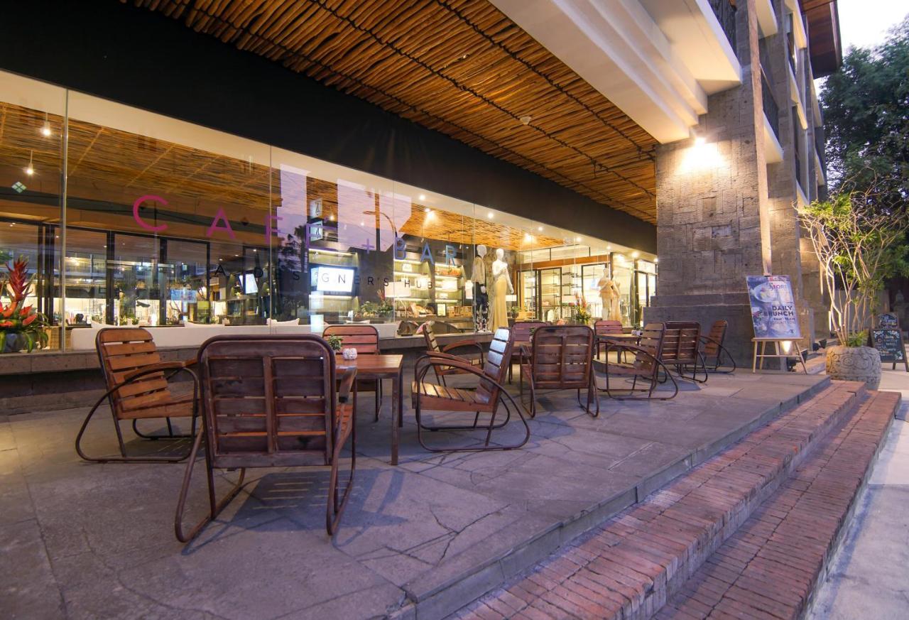 فندق تي إس سويتس سيمينياك بالي سمينياك المظهر الخارجي الصورة A restaurant in the city