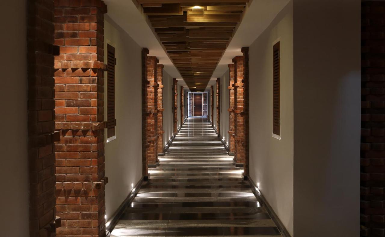 فندق تي إس سويتس سيمينياك بالي سمينياك المظهر الخارجي الصورة The interior of the hotel
