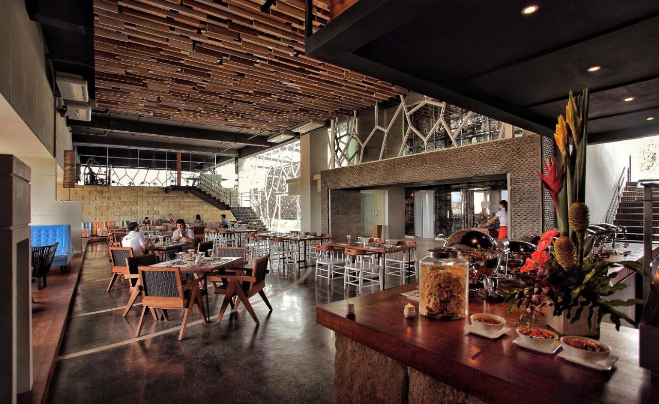 فندق تي إس سويتس سيمينياك بالي سمينياك المظهر الخارجي الصورة Interior of the restaurant