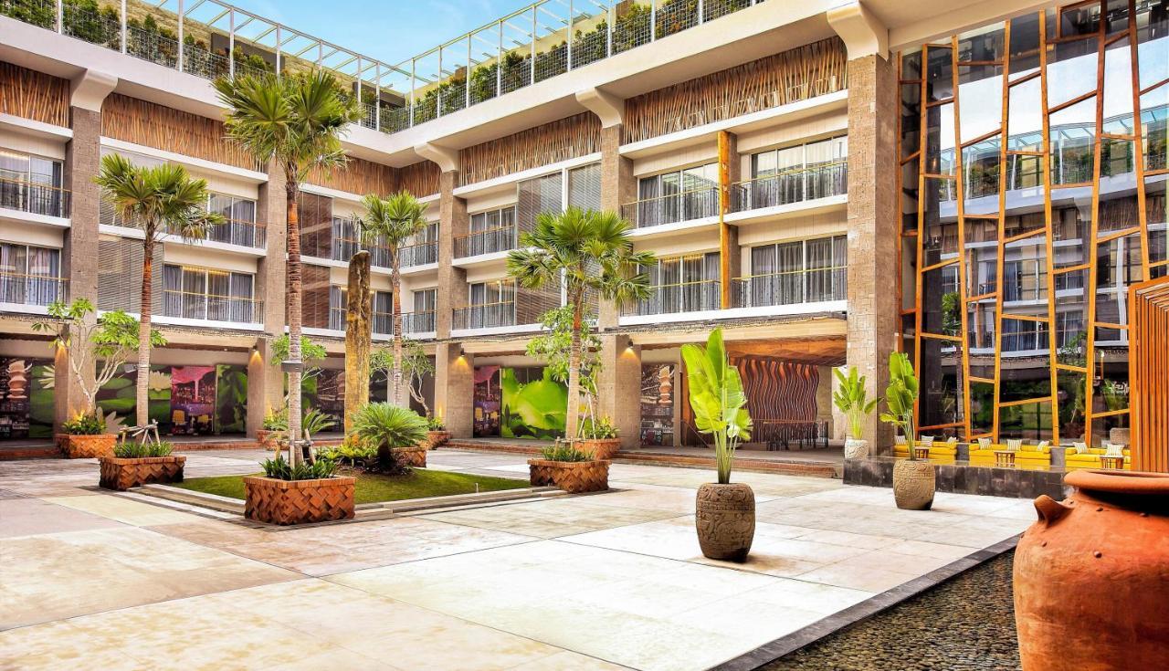 فندق تي إس سويتس سيمينياك بالي سمينياك المظهر الخارجي الصورة The hotel's lobby