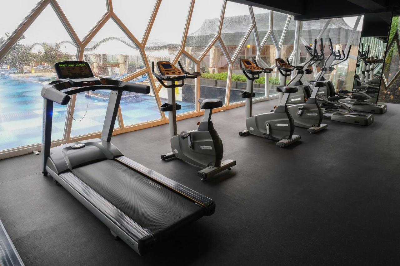 فندق تي إس سويتس سيمينياك بالي سمينياك المظهر الخارجي الصورة The gym at the hotel