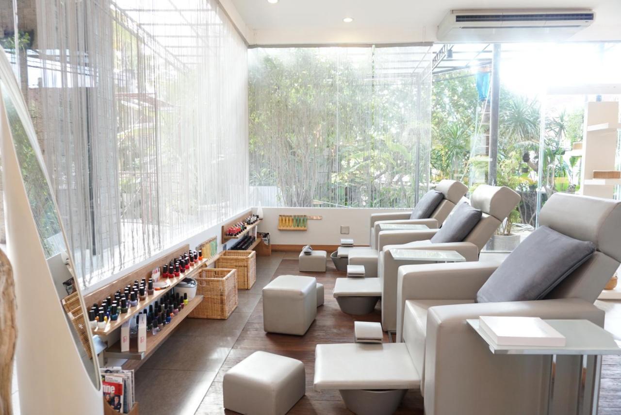 فندق تي إس سويتس سيمينياك بالي سمينياك المظهر الخارجي الصورة The interior of a nail salon