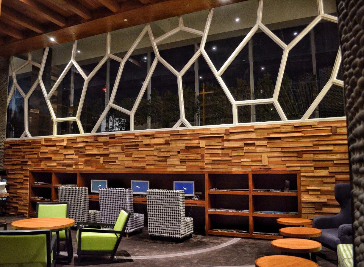 فندق تي إس سويتس سيمينياك بالي سمينياك المظهر الخارجي الصورة The interior of the lounge