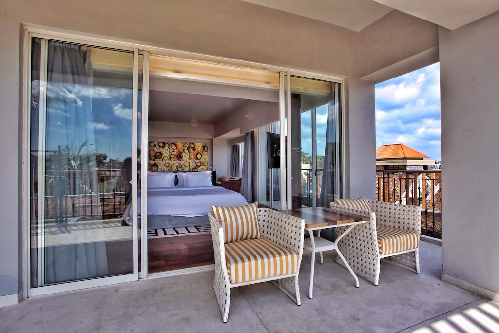 فندق تي إس سويتس سيمينياك بالي سمينياك الغرفة الصورة A room at the hotel