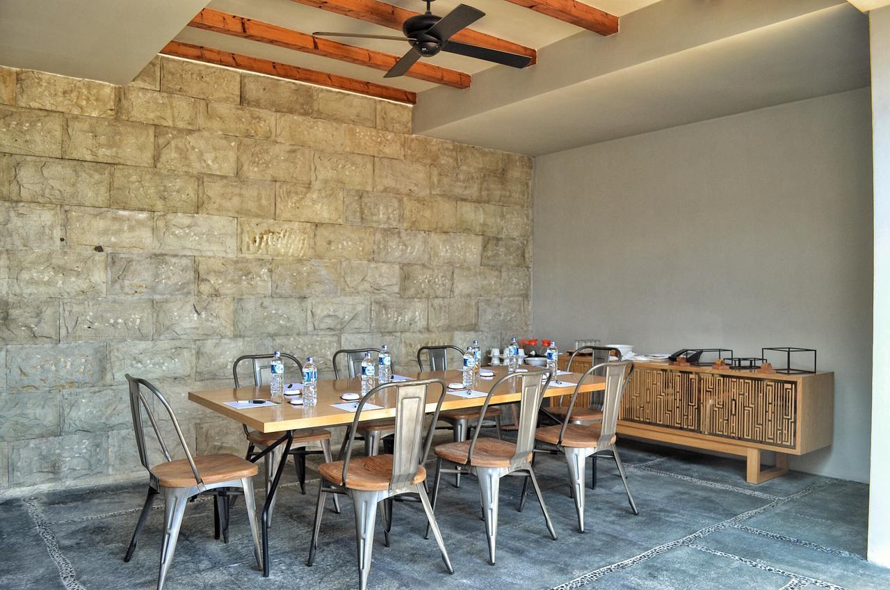 فندق تي إس سويتس سيمينياك بالي سمينياك المظهر الخارجي الصورة The interior of the restaurant