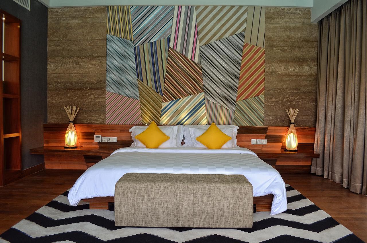 فندق تي إس سويتس سيمينياك بالي سمينياك المظهر الخارجي الصورة A bedroom at the resort