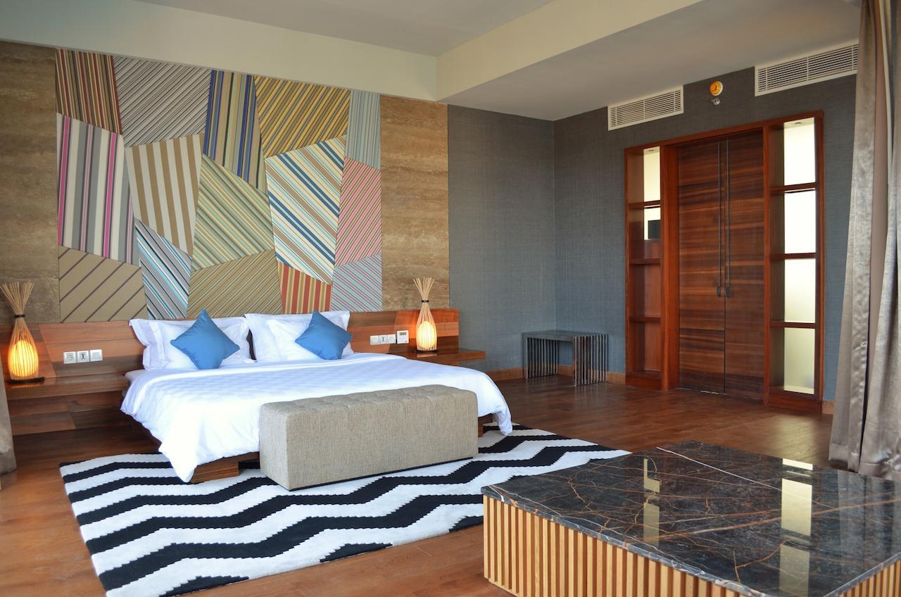 فندق تي إس سويتس سيمينياك بالي سمينياك الغرفة الصورة A bedroom at the hotel