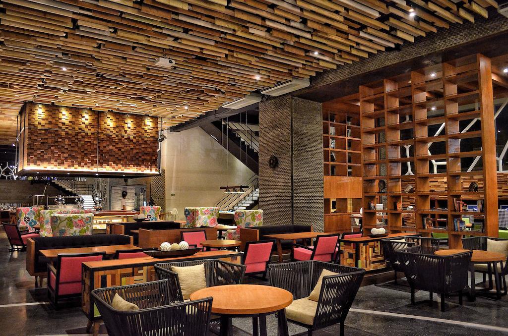 فندق تي إس سويتس سيمينياك بالي سمينياك المظهر الخارجي الصورة Interior of a Starbucks Reserve store in Shanghai, China